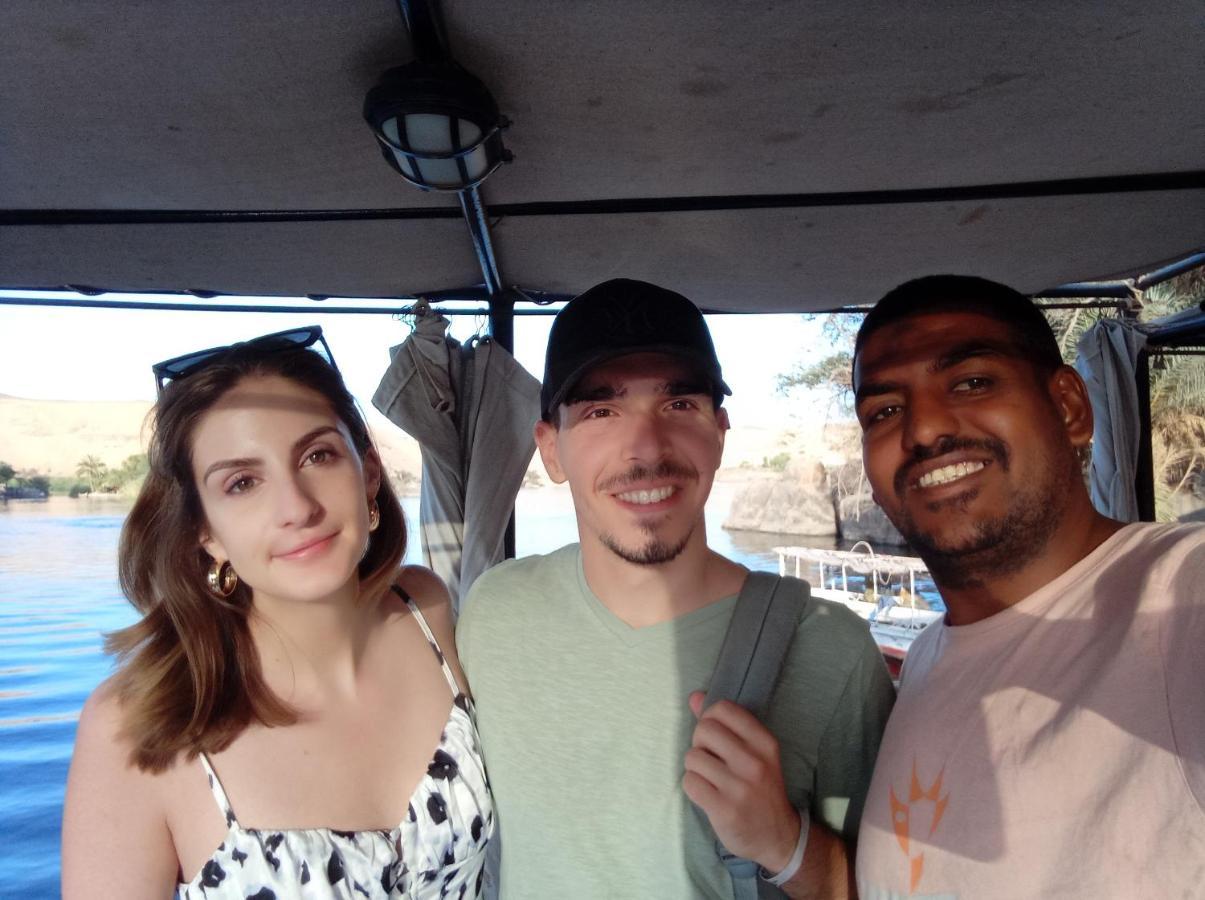 Houseboat Hotel And Nile Cruises Zainoba Асуан Екстериор снимка