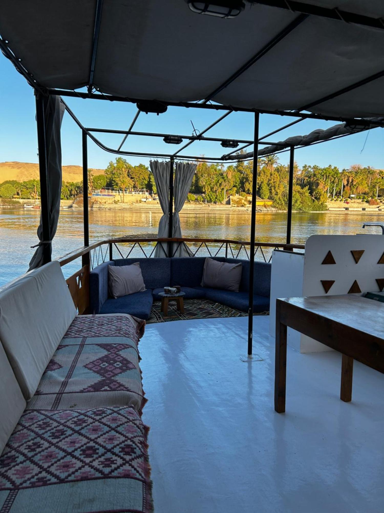Houseboat Hotel And Nile Cruises Zainoba Асуан Екстериор снимка