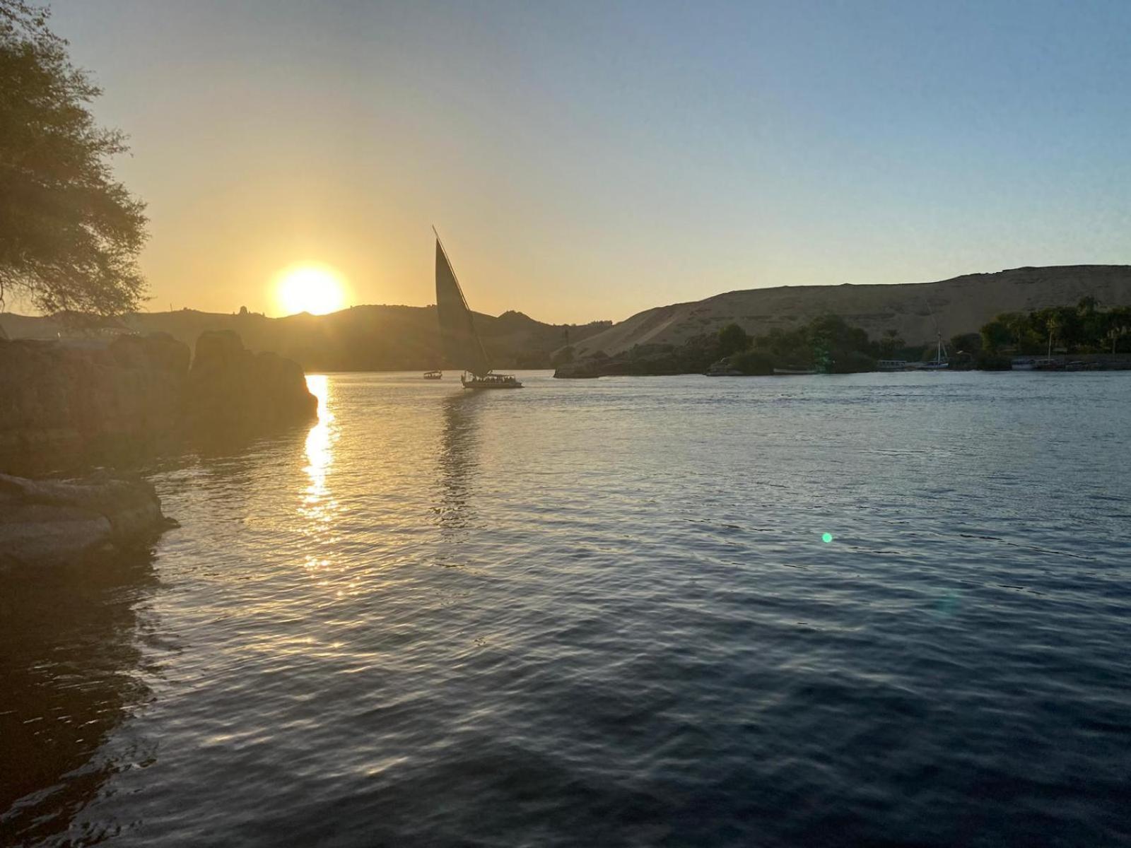 Houseboat Hotel And Nile Cruises Zainoba Асуан Стая снимка